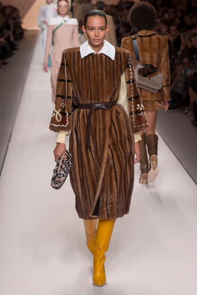 Look 34